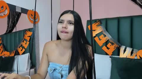 Snapshot of martina_divine_ chatting on 10-30-25, 11:33 Martina Divine online show from 10-30-25, 11:33