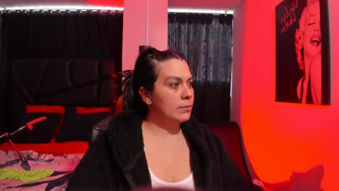 Snapshot of martina_foxy_ chatting on 01-24-25, 02:41 MARTINA online show from 01-24-25, 02:41