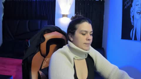 Snapshot of martina_foxy_ chatting on 01-29-25, 11:51 MARTINA online show from 01-29-25, 11:51