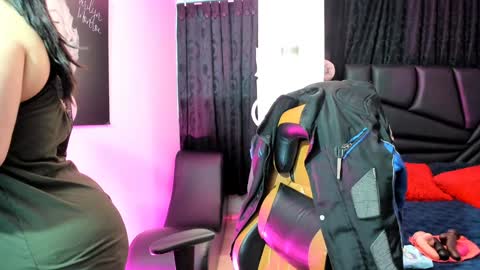 Snapshot of martina_foxy_ chatting on 02-05-25, 11:23 MARTINA online show from 02-05-25, 11:23