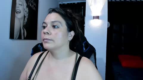 Snapshot of martina_foxy_ chatting on 02-05-25, 10:55 MARTINA online show from 02-05-25, 10:55