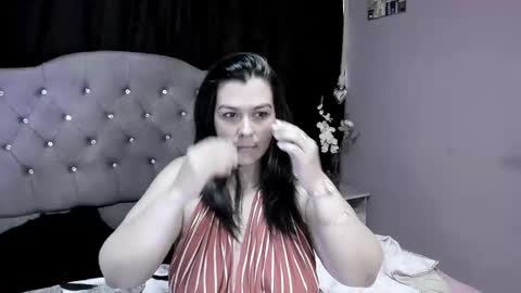 Snapshot of martina_foxy_ chatting on 02-16-25, 03:05 MARTINA online show from 02-16-25, 03:05