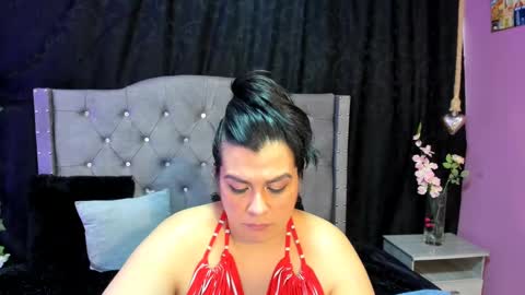 Snapshot of martina_foxy_ chatting on 02-23-25, 03:29 MARTINA online show from 02-23-25, 03:29