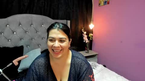 Snapshot of martina_foxy_ chatting on 02-26-25, 06:21 MARTINA online show from 02-26-25, 06:21