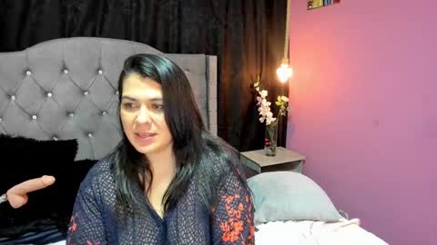 Snapshot of martina_foxy_ chatting on 02-26-25, 09:27 MARTINA online show from 02-26-25, 09:27