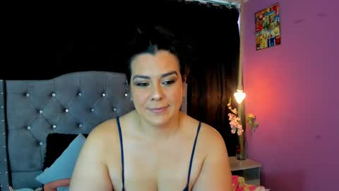 Snapshot of martina_foxy_ chatting on 03-05-25, 12:00 MARTINA online show from 03-05-25, 12:00