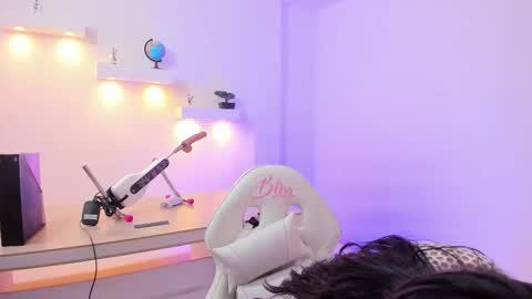 Snapshot of martina_foxy_ chatting on 10-18-25, 12:50 MARTINA online show from 10-18-25, 12:50