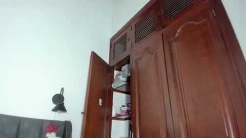 Laura online show from 12-01-25, 07:41