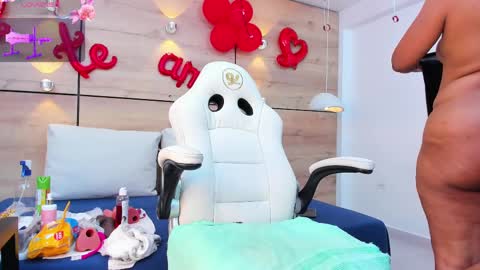 Snapshot of martina_touss chatting on 02-13-25, 10:00 martina touss online show from 02-13-25, 10:00