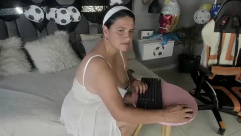 Snapshot of martinamilff chatting on 07-09-26, 08:24 Martina online show from 07-09-26, 08:24