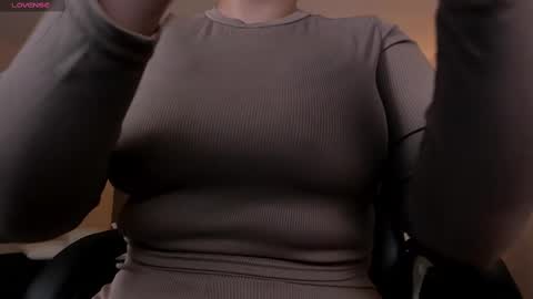 Snapshot of martinnabonnet chatting on 02-18-25, 11:00 Martinna Bonnet online show from 02-18-25, 11:00