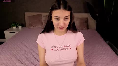 Snapshot of mary_butler chatting on 10-03-25, 09:06 Carrie online show from 10-03-25, 09:06