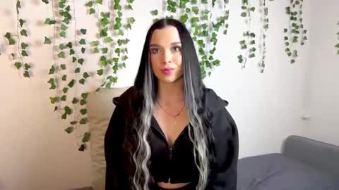 Mary Jenet online show from 09-30-25, 03:50