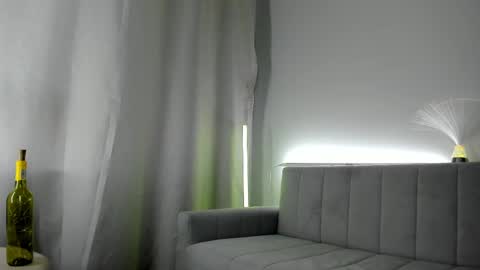 Snapshot of mary_julia chatting on 02-27-25, 06:18 Julia online show from 02-27-25, 06:18