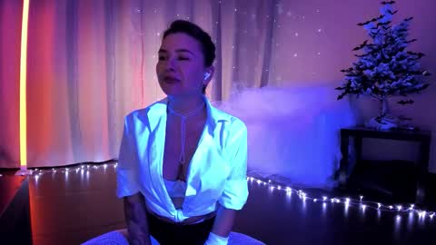 Snapshot of mary_julia chatting on 11-18-25, 10:25 Julia online show from 11-18-25, 10:25