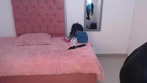 Snapshot of mary_live18 chatting on 02-04-25, 12:11 Hi guys im Mary online show from 02-04-25, 12:11