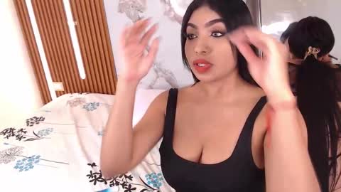 Snapshot of mary_live18 chatting on 09-12-25, 01:00 Hi guys im Mary online show from 09-12-25, 01:00