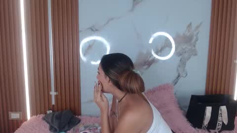 Snapshot of mary_live18 chatting on 10-19-25, 12:28 Hi guys im Mary online show from 10-19-25, 12:28