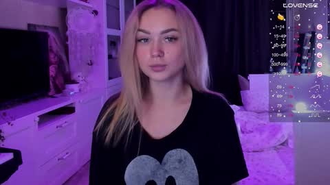 Snapshot of mary_romance chatting on 10-05-25, 09:45 Mary online show from 10-05-25, 09:45