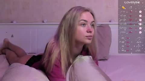 Snapshot of mary_romance chatting on 01-15-26, 12:32 Mary online show from 01-15-26, 12:32