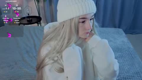 Snapshot of mary_smit chatting on 10-26-25, 05:08 mary online show from 10-26-25, 05:08