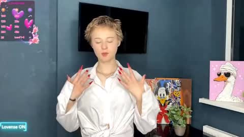 Snapshot of mary_smit chatting on 05-28-26, 10:45 mary online show from 05-28-26, 10:45