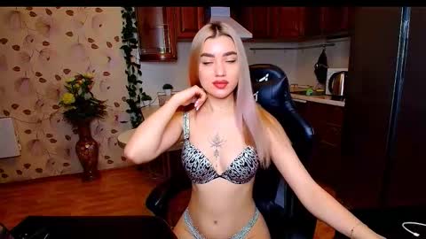 Snapshot of maryam_xs chatting on 10-24-25, 01:13 maryam online show from 10-24-25, 01:13