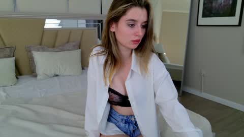 Snapshot of marybeth_snow chatting on 01-20-25, 07:35 Marybeth online show from 01-20-25, 07:35