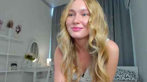 Hannah 3 online show from 09-19-25, 10:49