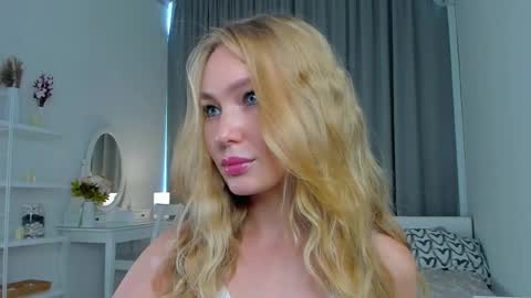 Hannah 3 online show from 09-20-25, 09:10