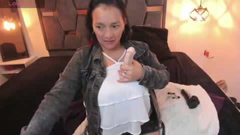Snapshot of marylinmilf chatting on 06-15-26, 06:43 Marylin online show from 06-15-26, 06:43