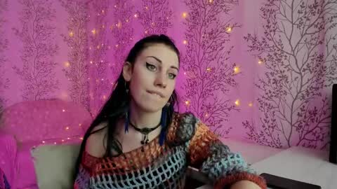 Snapshot of marylou_ chatting on 02-18-25, 09:43 Mary Lou online show from 02-18-25, 09:43