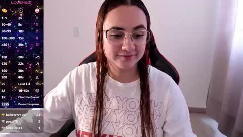 Dulce Maria online show from 10-22-25, 05:34