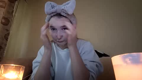 Hi My name is Elina Im 18 years old. online show from 09-09-25, 07:19