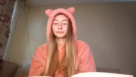 Hi My name is Elina Im 18 years old. online show from 09-11-25, 07:08