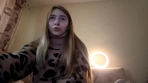 Hi My name is Elina Im 18 years old. online show from 09-15-25, 06:46