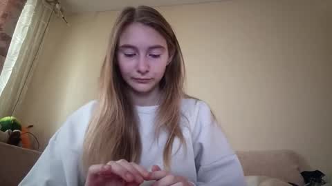 Hi My name is Elina Im 18 years old. online show from 09-18-25, 05:53