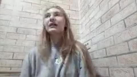 Hi My name is Elina Im 18 years old. online show from 09-22-25, 10:28