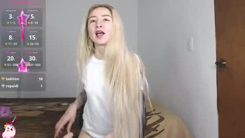 Snapshot of marylyrose chatting on 10-06-25, 11:46 maryly rose online show from 10-06-25, 11:46