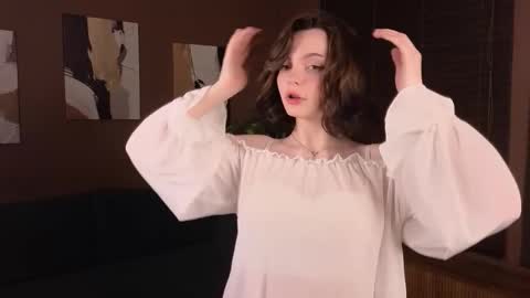 Snapshot of marymoreau chatting on 11-12-25, 01:17 Mary online show from 11-12-25, 01:17