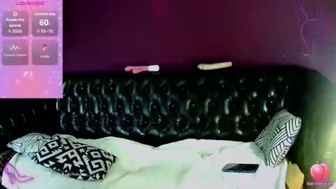 Snapshot of marynka21 chatting on 02-15-26, 02:03 marynka21 online show from 02-15-26, 02:03