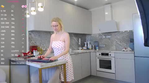 Snapshot of marysantamonika chatting on 03-12-26, 08:20 Mary online show from 03-12-26, 08:20