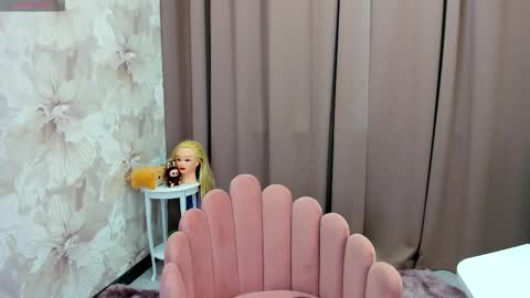 Luucy UTC1 Mon Tue Wed Thu Fri 0500-1130 online show from 10-20-25, 02:45