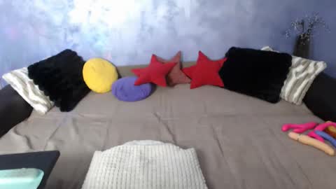 Nicolle online show from 01-10-26, 01:35