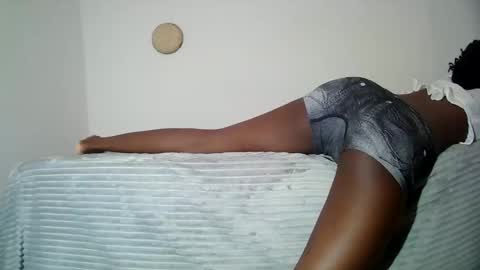 Snapshot of masked_shy_girl chatting on 04-10-26, 10:03 masked_shy_girl online show from 04-10-26, 10:03