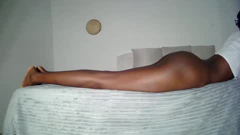 Snapshot of masked_shy_girl chatting on 04-21-26, 01:42 masked_shy_girl online show from 04-21-26, 01:42