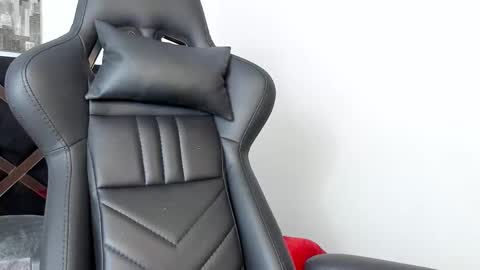 Snapshot of maskedgirl01 chatting on 02-13-26, 07:43 Scarlet online show from 02-13-26, 07:43