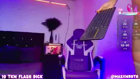 Snapshot of mason_rothwell chatting on 09-27-25, 11:15 Mason Rothwell online show from 09-27-25, 11:15