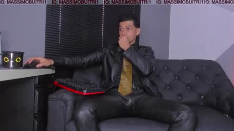 Snapshot of massimo_g chatting on 11-14-25, 12:59 I am Massimo online show from 11-14-25, 12:59