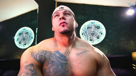 Snapshot of massimowalton2 chatting on 11-16-25, 02:06 massimowalton2 online show from 11-16-25, 02:06